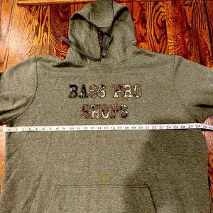 BASS PRO SHOP sweatshirt XXL.  PERFECT CONDITION